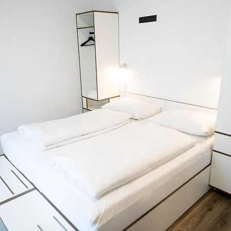 Schlafraum Schluesslberg-dein Smartes Hotel-contactless Check-in 住宿加早餐酒店