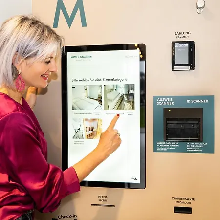 Schlafraum Schluesslberg-dein Smartes Hotel-contactless Check-in 住宿加早餐酒店